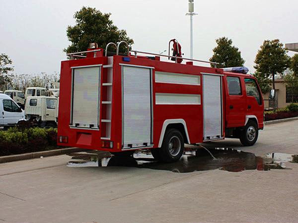 五十铃600P2.5吨水罐消防车